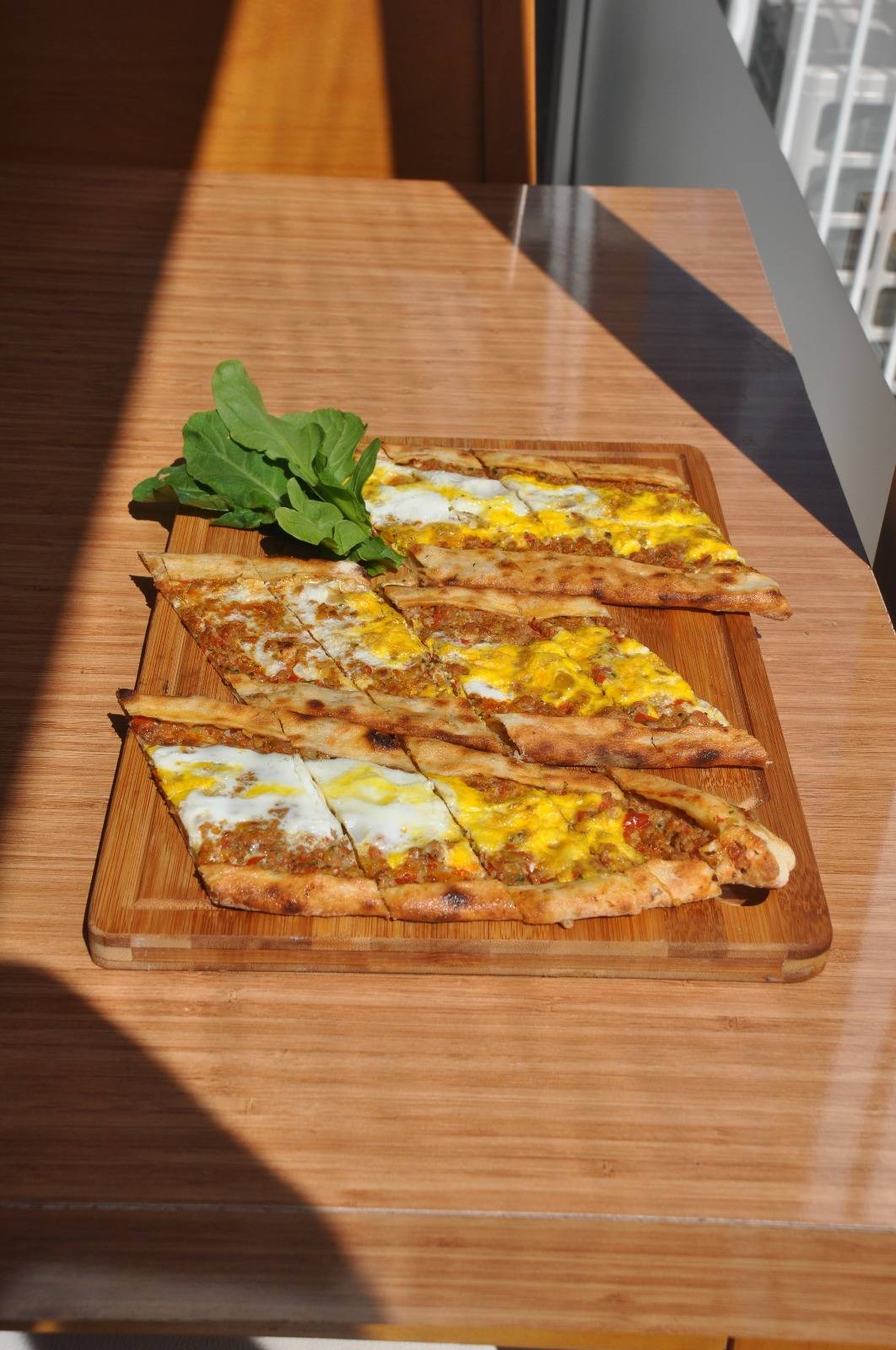 Kıymalı Yumurtalı Pide